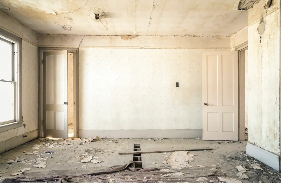 Waste disposal crew managing a cleanout project in Manhattan